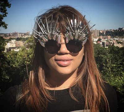 Picture - Model in Game of Thrones Inspired Round Sunglasses from Smiley Art Goods - Link to Reorder Sunglasses